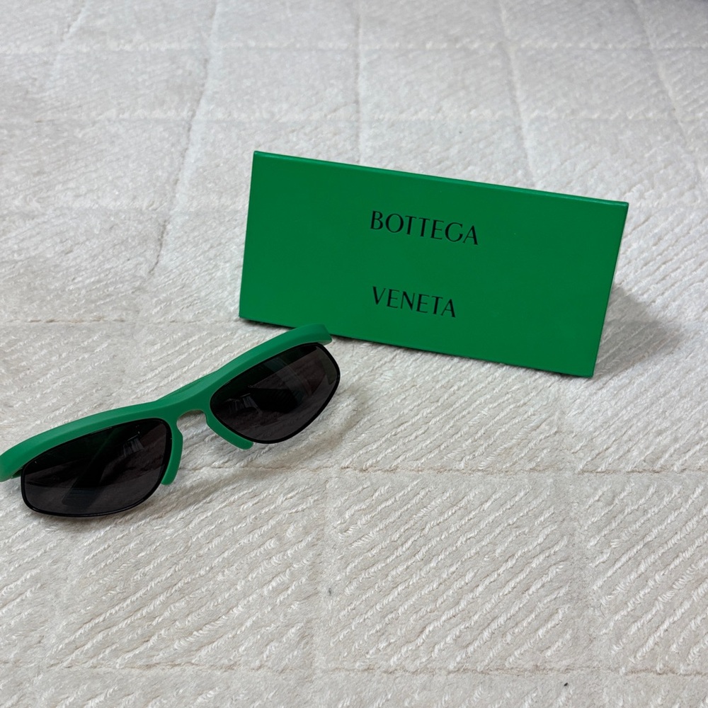 Bottega Veneta Emerald Sunglasses with Case